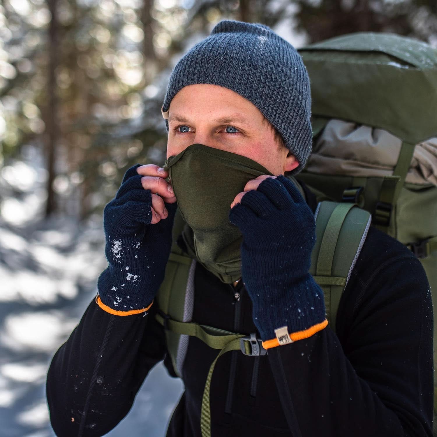 Micro_wool_neck_gaiter_multiclava_SB_lifestyle_2.jpg